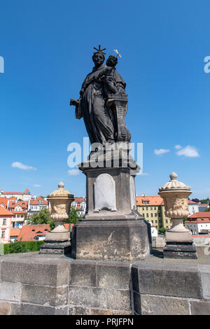 Saint-antoine de Padoue, statueurban sur le pont Charles à Prague Banque D'Images
