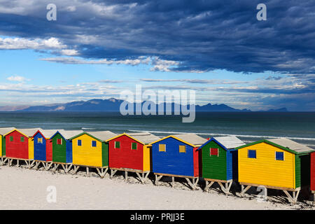 Maison de plage colorés près de Muizenberg, Cape Town, Western Cape, Afrique du Sud Banque D'Images