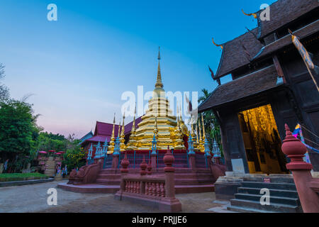 La flèche d'or ou de la Pagode Wat Phan Tao, l'un des plus anciens temples de Chiang Mai dans le centre de la vieille ville. Banque D'Images