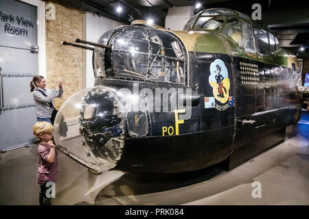 Londres Angleterre,Royaume-Uni,Royaume-Uni Grande-Bretagne,Southwark,Imperial War Museum,Archives militaires d'armes de guerre,intérieur,exposition,Avro 683 Lancaster Banque D'Images