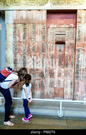 Londres Angleterre,Royaume-Uni,Bloomsbury,The British Museum,histoire de la culture humaine,intérieur,galerie,inscriptions tombeau égyptien,fausse porte architrave de Ptah Banque D'Images