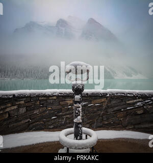 Lake Louise est un lac glaciaire dans le parc national de Banff en Alberta, Canada. Banque D'Images