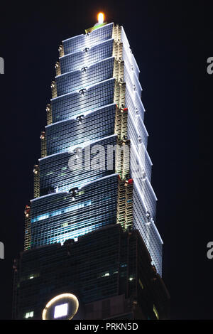 Taipei, Taiwan - le 5 septembre 2018 : le Taipei 101 la nuit, connu sous le nom de Taipei World Financial Center est un gratte-ciel en Xinyi Di Banque D'Images