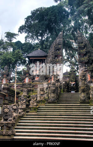 L'un des nombreux temples d'Ubud, l'un des monuments célèbres sur l'île de Bali en Indonésie Banque D'Images
