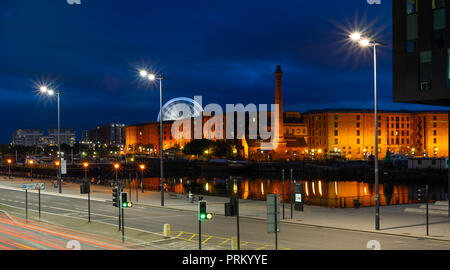 Albert Docks, vue sur quai de la conserve, avec la station de pompage, Liverpool. Image prise en septembre 2018. Banque D'Images