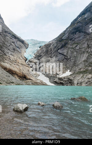Reculer le Glacier Briksdal, Briksdalsbreen Norvège Banque D'Images