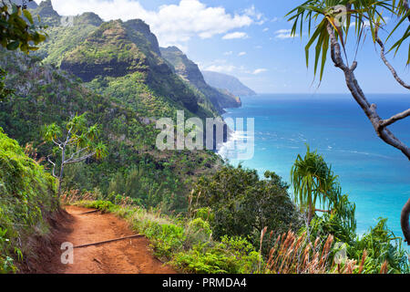 Afficher le long de la Côte de Na Pali Kalalau Trail de la région de Kauai, Hawaii. Banque D'Images
