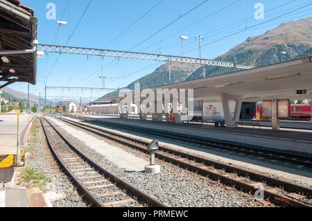 La station de chemin de fer rhétique, Samedan, Suisse, vallée de l'Engadine Banque D'Images