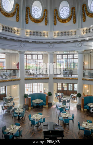 Vue intérieure de Spanish City sur le centre de loisirs et de restauration Trencher's Restaurant de Whitley Bay, ville balnéaire de North Tyneside, Tyne & Wear. Banque D'Images