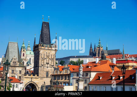 L'Europe, la République tchèque, la Bohême, Prague, site de l'Unesco, tour du pont Charles Banque D'Images