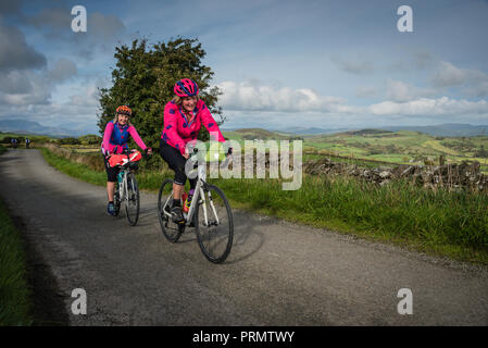 Les femmes prenant part à ces dames du lac à vélo sportive basée à Cumbria, UK. Banque D'Images