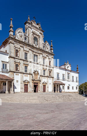 Santarem Voir cathédrale ou Se Catedral de Santarem aka église de Nossa Senhora da Conceicao. Construit au 17ème siècle de style maniériste. Portugal Banque D'Images