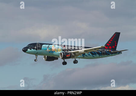 OO-BNS Brussels Airlines Airbus A320-214 l'atterrissage à l'aéroport Heathrow de Londres. 2e mai 2018. Banque D'Images