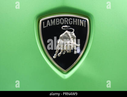 Paris, France. 06Th Oct, 2018. Une Lamborghini logo, prise sur la deuxième journée de la presse du Salon International de l'Automobile de Paris. Le salon sera ouvert au public du 04 au 14 octobre. Credit : Uli Deck/dpa/Alamy Live News Banque D'Images