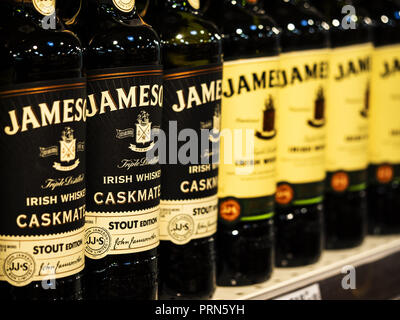 Kiev, Ukraine. 2e oct, 2018. Bouteille de whisky Jameson vu dans un magasin. Jameson est une marque de whiskey irlandais traditionnel de Dublin. Crédit : Igor Golovniov SOPA/Images/ZUMA/Alamy Fil Live News Banque D'Images