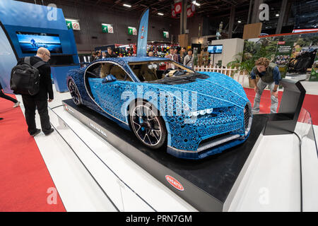 Paris, France. 3 octobre 2018. Une Bugatti Chiron fait de Lego sur l'affichage à l'Automobile de Paris. © David Bertho / Alamy Live News Banque D'Images