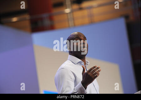 Birmingham, Angleterre. 3 octobre, 2018. Shaun Bailey qui a été choisi comme candidat conservateur à la mairie de Londres, prenant la parole avant le discours de Theresa peut MP, Premier Ministre et chef du parti conservateur, sur la séance de clôture de la quatrième journée de la conférence annuelle du parti conservateur à la CPI. Kevin Hayes/Alamy Live News Banque D'Images