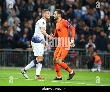 Londres, Royaume-Uni. 3 octobre, 2018. Toby Alderweireld de Tottenham Hotspur Tottenham Hotspur et Hugo Lloris lors de la 3ème tour de la Coupe du buffle match entre Tottenham Hotspur et Watford à Stade MK, Milton Keynes, Angleterre le 26 septembre 2018. Premier League et Ligue de football DataCo images sont soumis à licence. Usage éditorial uniquement. Pas de vente d'impression. Aucun usage personnel des ventes. Aucune UTILISATION NON RÉMUNÉRÉ : Crédit photo Action Sport / Alamy Live News Banque D'Images