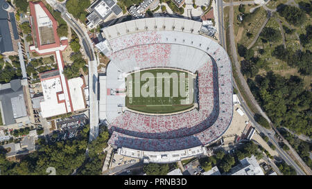 Athens, Georgie, USA. 3e oct, 2018. Le 03 octobre 2018 - Athènes, Géorgie, USA : vues aériennes de stade Sanford, qui est le lieu de la lecture sur le campus pour le football à l'université de Georgia à Athens, Georgia, United States. Le stade de 92 746 places est le dixième plus grand stade au sein de la NCAA. Crédit : Walter G Arce Sr Asp Inc/ASP/ZUMA/Alamy Fil Live News Banque D'Images