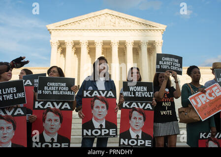 Washington DC, USA. 3 octobre 2018 - Arrêt Kavanaugh rassemblement à la Cour suprême.manifestants rassemblement devant la Cour suprême des États-Unis avant qu'un ''No'' rally à Kavanaugh. Zach D Roberts.Washington DC.USA.new.20181004 (crédit Image : © RobertsZUMA) Zach Fil Crédit : ZUMA Press, Inc./Alamy Live News Banque D'Images