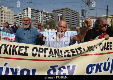 Athènes, Grèce. 4ème Oct 2018. Les retraités protester contre des coupes dans les pensions en Athènes, Grèce. Crédit : Nicolas Koutsokostas/Alamy Live News. Banque D'Images