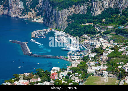 Vue sur la Marina Grande, l'île de Capri, l'île de Capri, le golfe de Naples, Campanie, Italie Banque D'Images