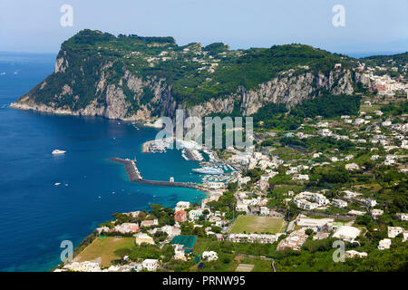 Vue sur la Marina Grande, l'île de Capri, l'île de Capri, le golfe de Naples, Campanie, Italie Banque D'Images