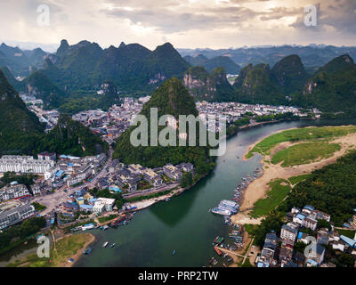 Comté de Yangshuo Li river et à Guilin, Chine vue aérienne Banque D'Images