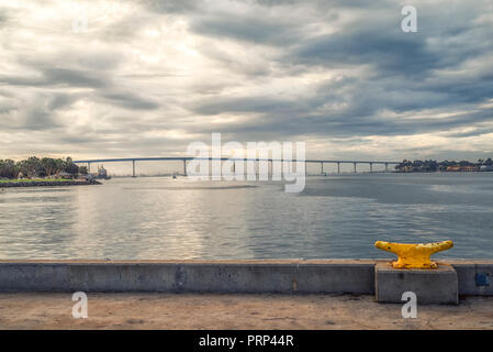 San Diego, Californie, USA. San Diego Harbor et une vue de la Coronado Bridge en arrière-plan. Banque D'Images