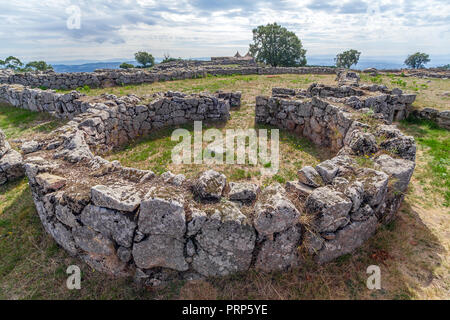 Pacos de Ferreira, Portugal - septembre 9, 2017 : maison en ruines Citania de Sanfins, un Celtic-Iberian Castro fortifiée préhistorique règlement Fortin Banque D'Images