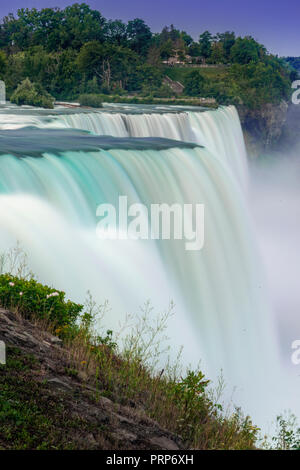 Niagara Falls avec écoulement de l'eau rêve flou Banque D'Images