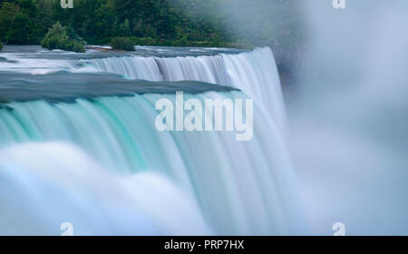 Niagara Falls avec écoulement de l'eau rêve flou Banque D'Images