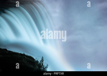 Niagara Falls avec écoulement de l'eau rêve flou Banque D'Images