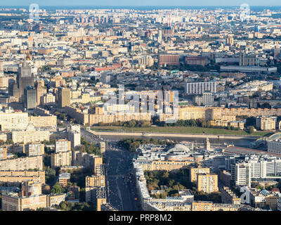 Vue aérienne du centre et au sud de Moscou avec la gare Kievsky et Bolshaïa Dorogomilovskaya Street à partir de la plate-forme d'observation de 354 Mo Port élevé Banque D'Images