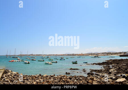 Bateaux de pêche dans le port de Corralejo Banque D'Images