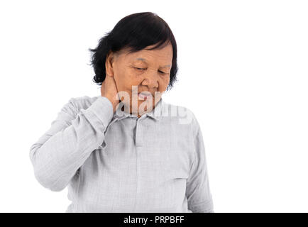 Hauts femme souffrant de douleur au cou isolé sur fond blanc Banque D'Images