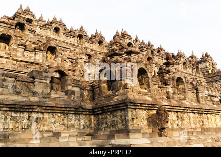 Borobudur Temple Complex, Yogyakarta, Indonésie. Borobudur est le plus grand temple bouddhiste du monde. Banque D'Images