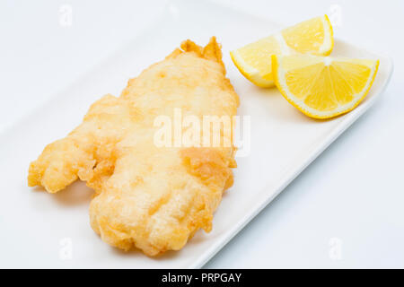 Une battue, Deep Fried filet de tacaud, Trisopterus luscus, qui a été pris de pêche en bateau sur la tige et à la ligne dans la Manche, au large de la côte du Dorset Banque D'Images