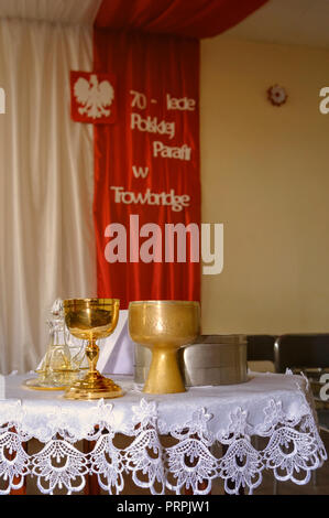 Avant la messe - avant la consécration - le calice, l'eau, vin Banque D'Images