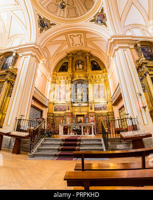 Alba de Tomes, Espagne - 7 octobre 2017 : Maître-Autel, retable, est la tombe de Saint Teresa de Avila (Santa Teresa de Jesús) couvent des carmelitas descalz Banque D'Images