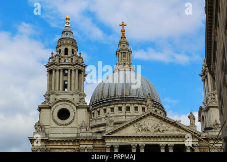 Dôme de la cathédrale Saint-Paul à Londres, Angleterre, Royaume-Uni. Banque D'Images