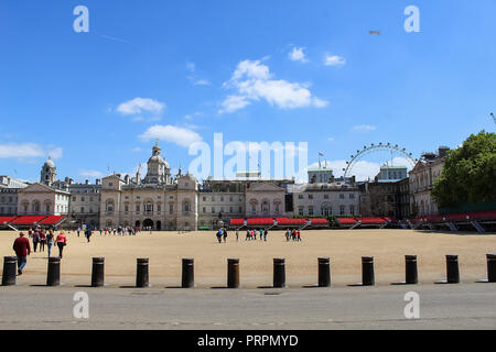 Londres, Angleterre, Royaume-Uni - Mai 26, 2015 : Horse Guards Parade et London Eye, ancien bâtiment de l'amirauté et de la Household Cavalry Museum. La zone a été utiliser Banque D'Images