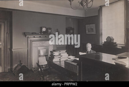 * Vintage v.1912 Photographie montrant les travailleurs / le personnel de la compagnie d'Assurance du Nord Banque D'Images