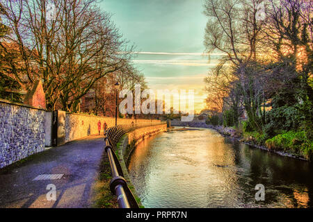 Dublin, Irlande, en mars 2018, vue sur la rivière de la cuscute au coucher du soleil Banque D'Images