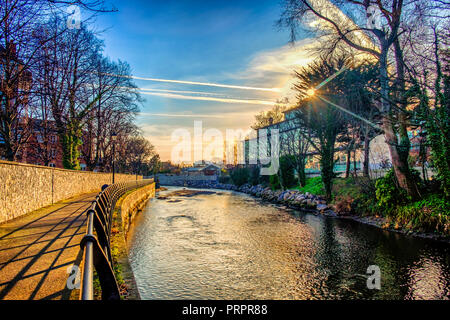 Dublin, Irlande, en mars 2018, vue sur la rivière de la cuscute au coucher du soleil Banque D'Images