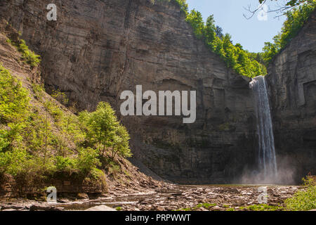 Taughannock Falls est un 215 pieds (66 m) cascade chute c'est la plus haute chute d'eau goutte à goutte à l'Est des Rocheuses. Banque D'Images