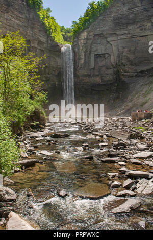 Taughannock Falls est un 215 pieds (66 m) cascade chute c'est la plus haute chute d'eau goutte à goutte à l'Est des Rocheuses. Banque D'Images