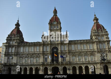 Hôtel de ville à Plaza de Maria Pita. A Corogne, Galice, Espagne. Banque D'Images