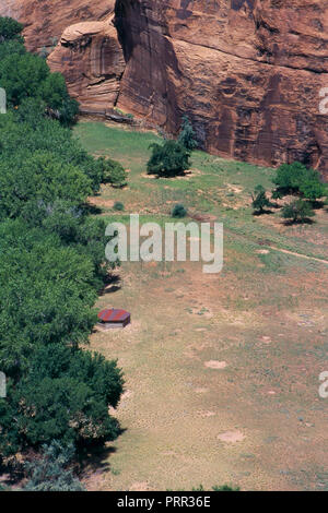 Hogan Navajo utilisé par les agriculteurs, Canyon de Chelly, Arizona. Photographie Banque D'Images