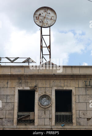 Ancien bâtiment colonial portugais en ruine, la Province de Luanda, Luanda, Angola Banque D'Images